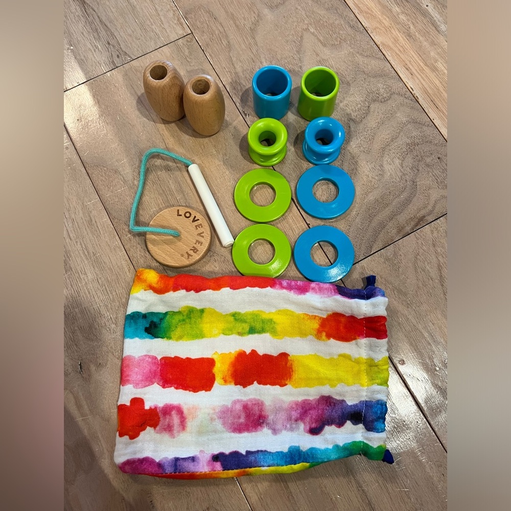 LOVEVERY Thread Toy